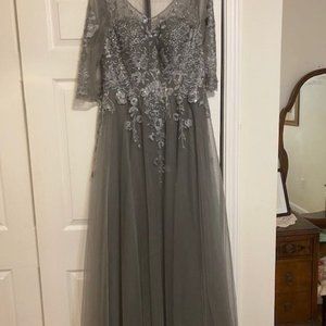 SIZE 12 - NEVER WORN BEAUTIFUL LONG SILVER GOWN